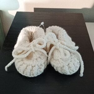 Aran Woollen Mills Handmade Cream Knit Merino Wool Baby Booties - Cozy Baby
